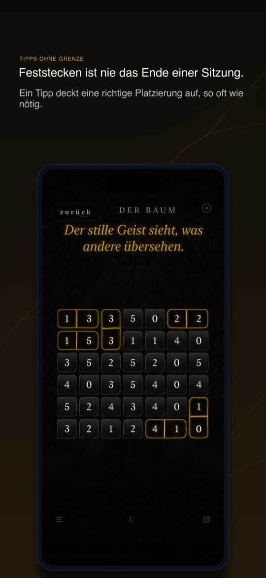 Store-Bild mit der Überschrift „Feststecken ist nie das Ende einer Sitzung.“ und der Zeile „Ein Tipp deckt eine richtige Platzierung auf, so oft wie nötig.“, darunter ein iPhone mit dem Spielfeld der Stufe „Der Baum“, auf dem einige Paare golden umrandet liegen und der Rest der Zahlensteine noch offen ist